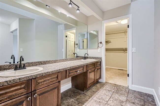 Building Photo - Evolve Real Estate: Amazing 4 Bdr/4 Bath +...