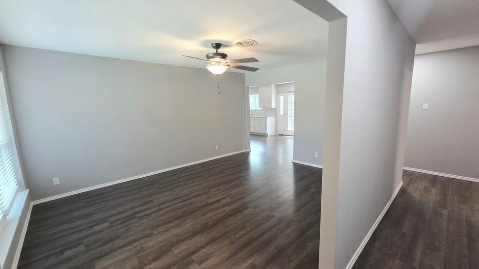 Building Photo - 305 Dublin Dr