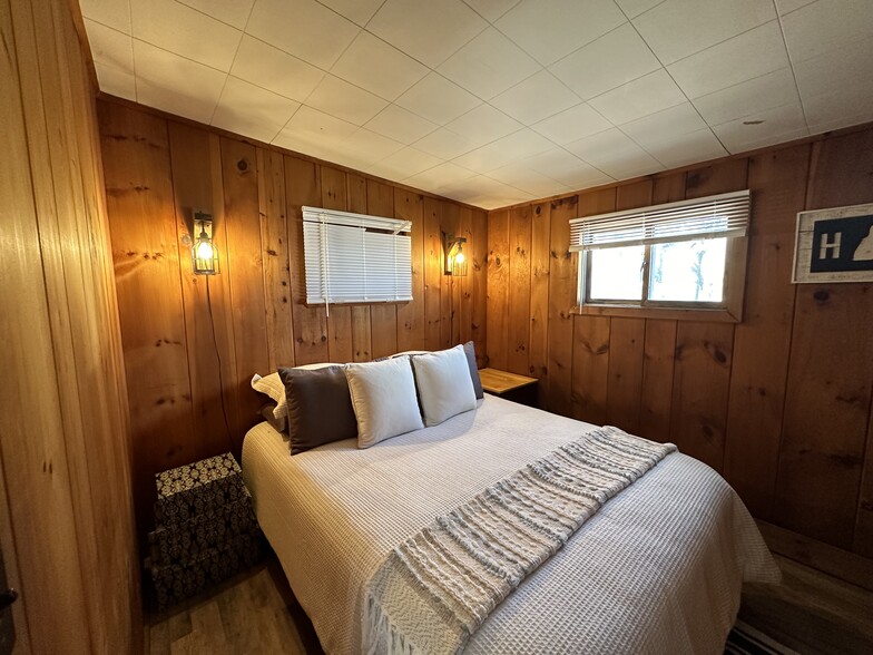 Building Photo - 14 Lake Shore Dr