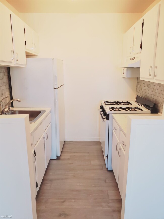 Primary Photo - 1 br, 1 bath Condo - 140 Grove St Unit 6