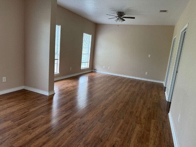 Building Photo - 455 Country Trail
