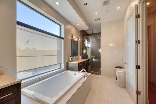 Building Photo - 5521 Kiam St