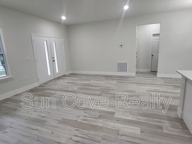 Building Photo - 1604 W Gainsboro Ln