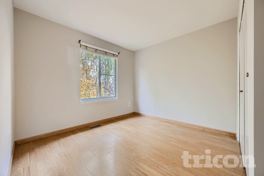 Building Photo - 7832 Falling Leaves Ct