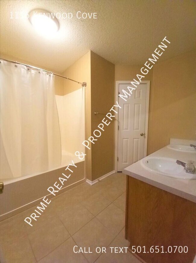 Building Photo - 1116 Kenwood Cove