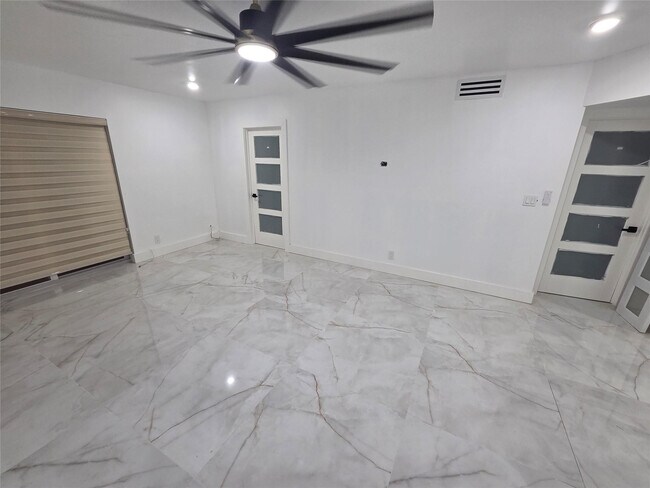 Building Photo - 251 S Cypress Rd