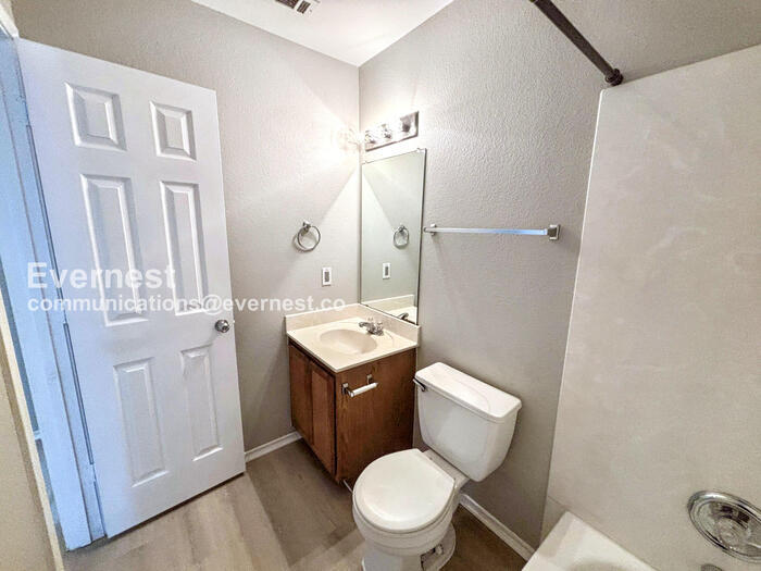 Building Photo - 306 Mossy Rock Dr