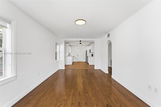 Building Photo - 559 NE 68th St