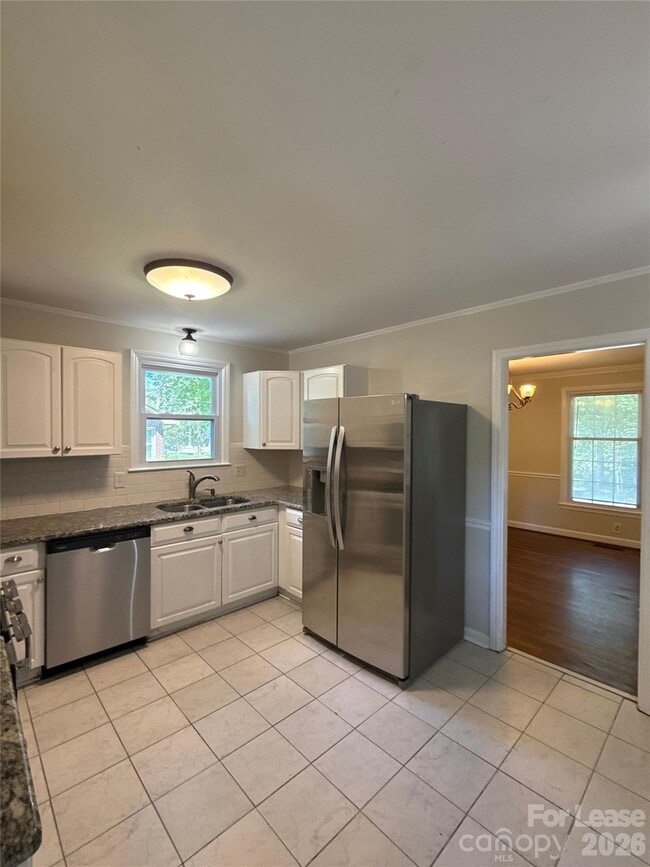 Building Photo - 5710 Charing Pl