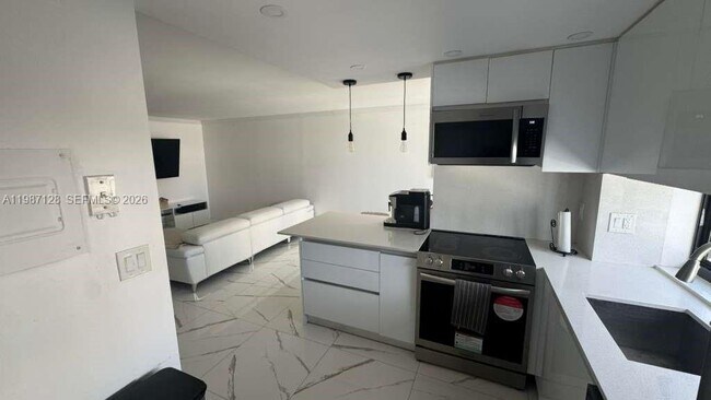 Building Photo - 16909 N Bay Rd