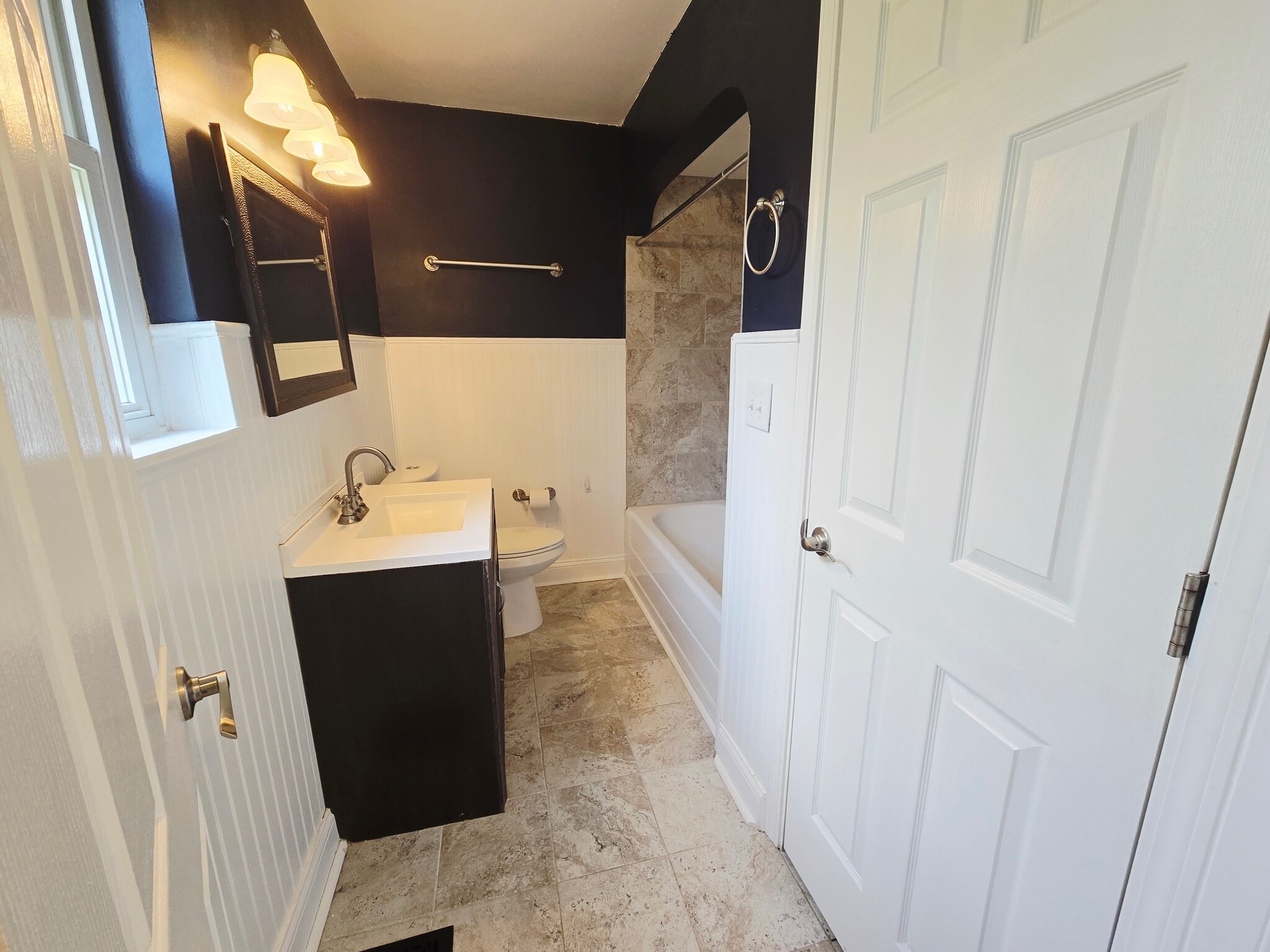 2nd Floor Bathroom - 6323 Heitzler Ave