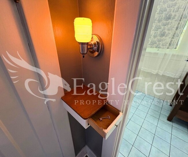 Building Photo - Beautifully Renovated Historic 3 Bedroom Home