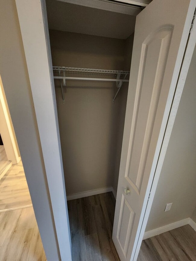 Building Photo - Spacious 3-Bedroom, 1-Bathroom Home AVAILABLE NOW!!