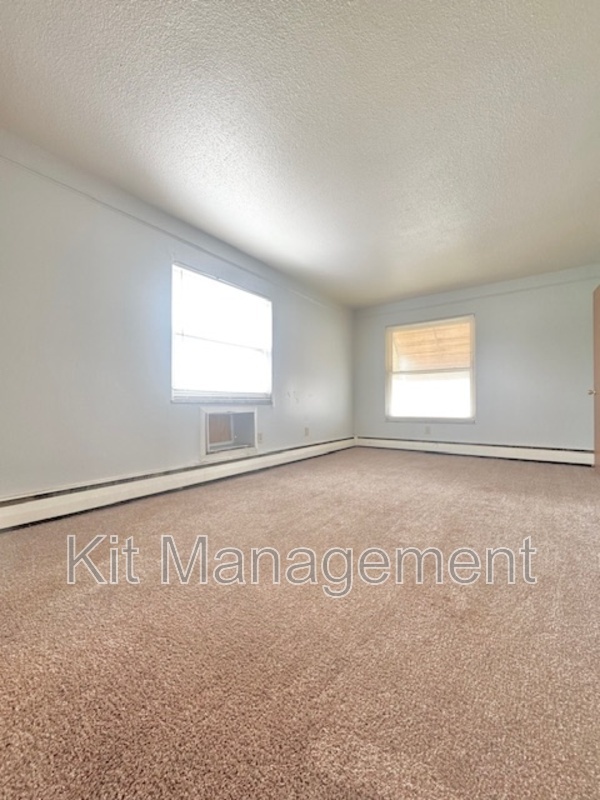 Primary Photo - 3320 Douglas Rd