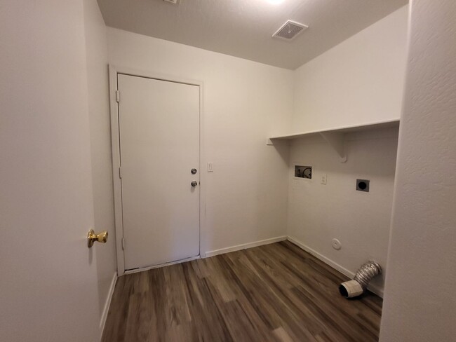 Building Photo - House For Rent In El Mirage