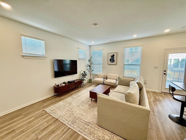 Building Photo - 2725 Woodall Dr