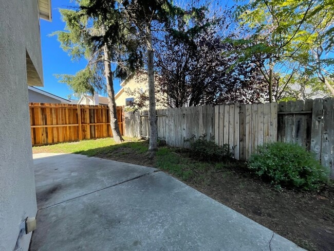 Building Photo - Two Story Glen Ellen Home