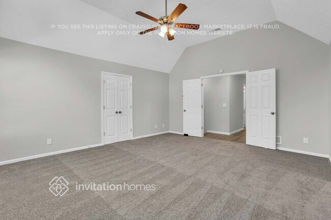 Building Photo - 1810 Collines Ave