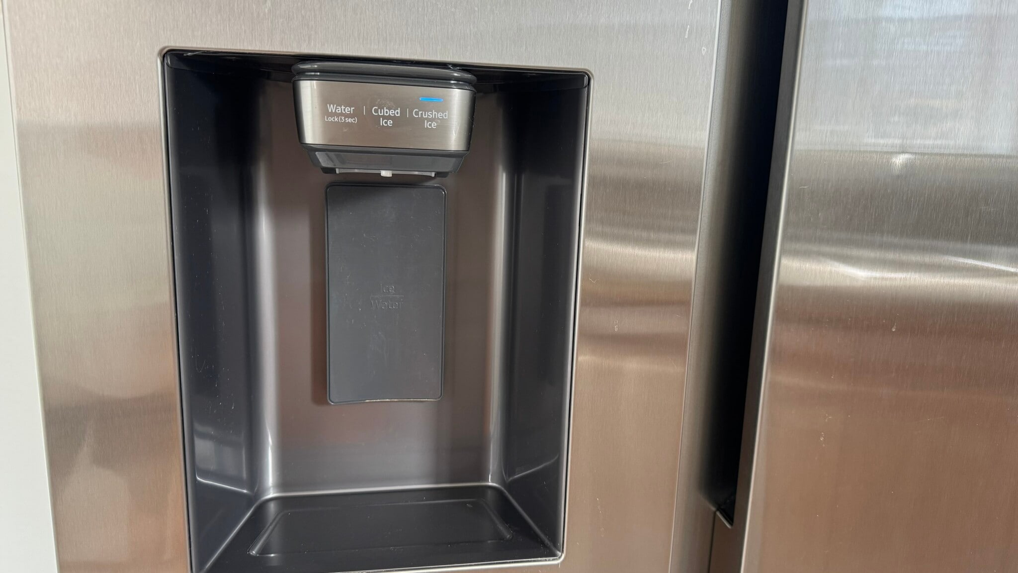 New refrigerator with ice maker - 4049 Sunset Dr
