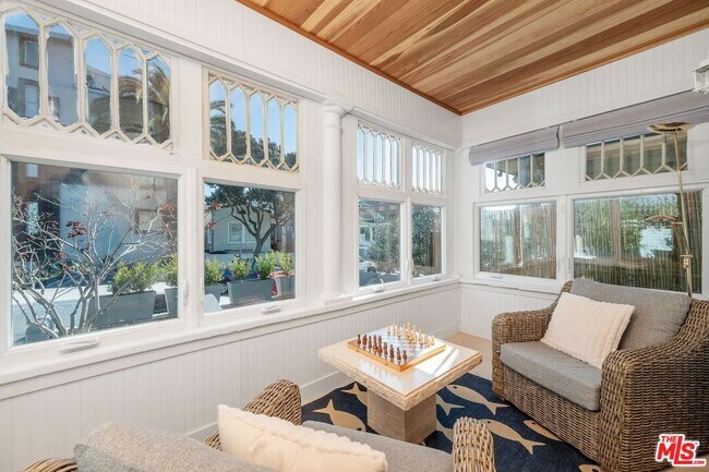 Building Photo - 157 Hart Ave