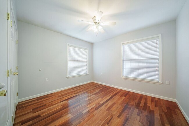 Building Photo - Central Austin charming 3 BR / 1 BA - Next...