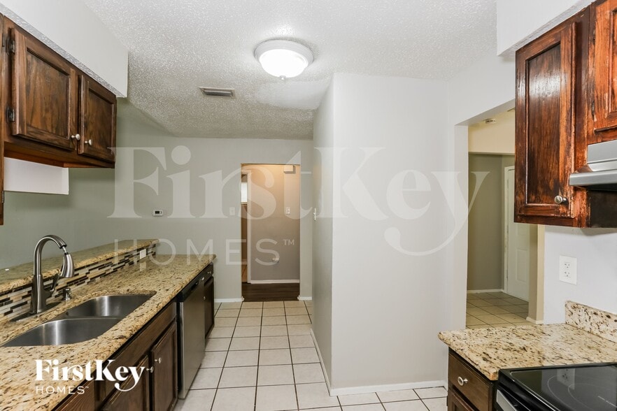Building Photo - 612 Coolwood Ln