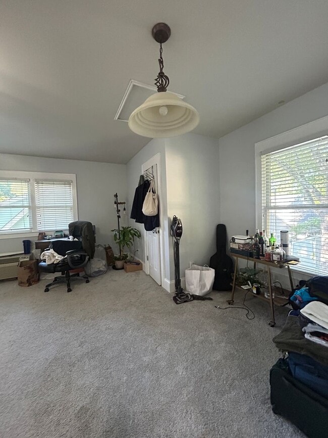 Building Photo - Beautiful 1 bed/1 bath near Duke utilities included and off street parking!