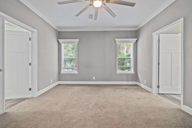 Building Photo - "Spacious 4-Bedroom Retreat with 3400 Sq F...