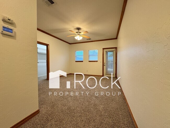 Building Photo - Charming 3-Bed 3-Bath Home with Tornado Sh...