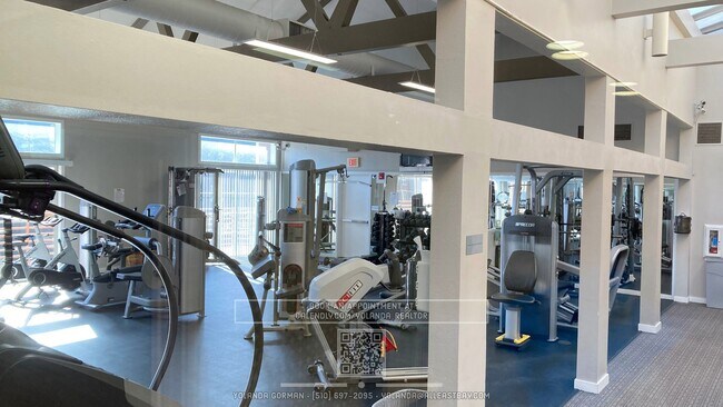 Building Photo - Sweet and Spacious studio with resort styl...