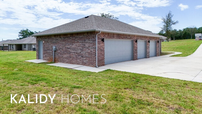 Building Photo - 1686 Salma Rd