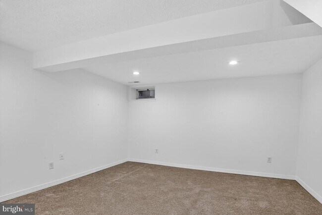 Building Photo - 3 Verity Ct