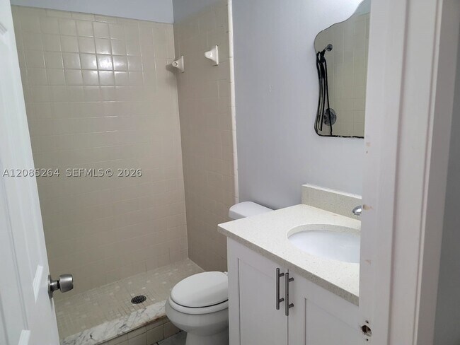 Building Photo - 3254 Chesswood Ave