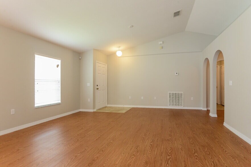 Building Photo - 17047 Ongar Ct