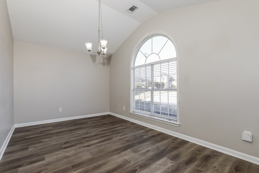 Building Photo - 5687 Eagles Feather Ln