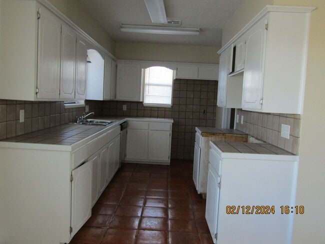 Building Photo - Home located in the Cache area!