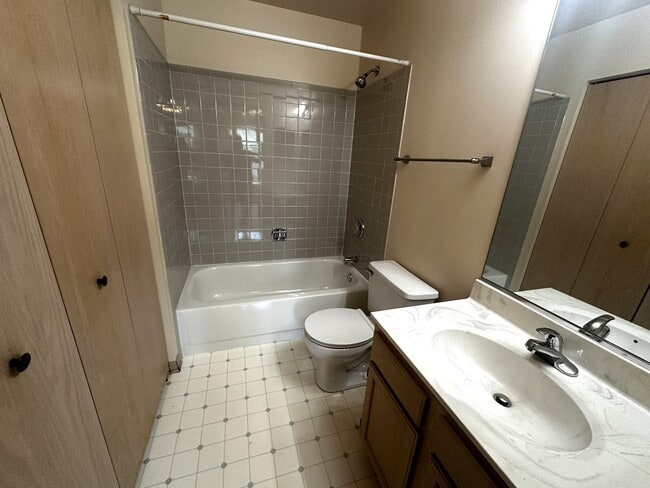Building Photo - 1152 Vail Ct