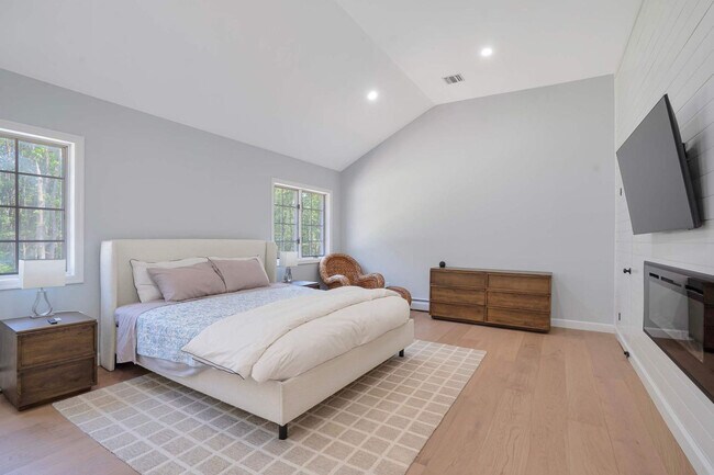 Building Photo - 1 Ginny Ct