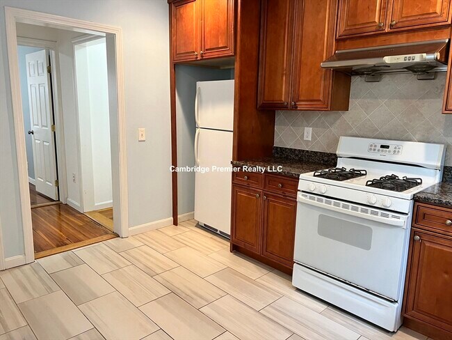 Building Photo - 157 Walden St