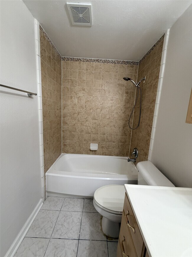 Building Photo - 3045 Walnut Bend Ln