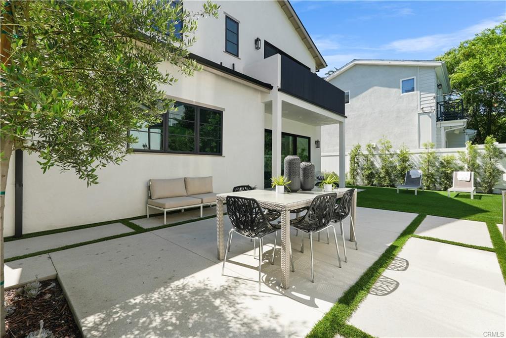 Building Photo - 4634 Vesper Ave