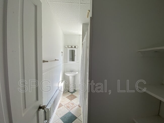 Building Photo - 220 W Jackson St