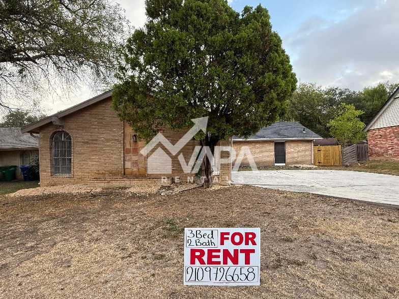 Building Photo - 8007 Lake Forest Dr