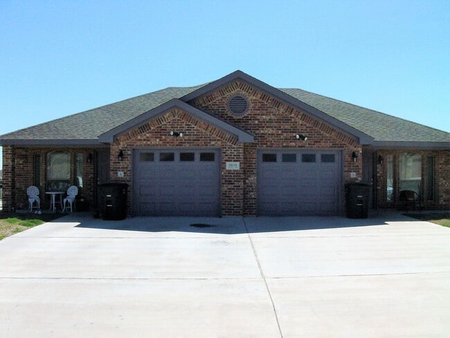Building Photo - Spacious 2-Bedroom Home on Corner Lot – Mo...