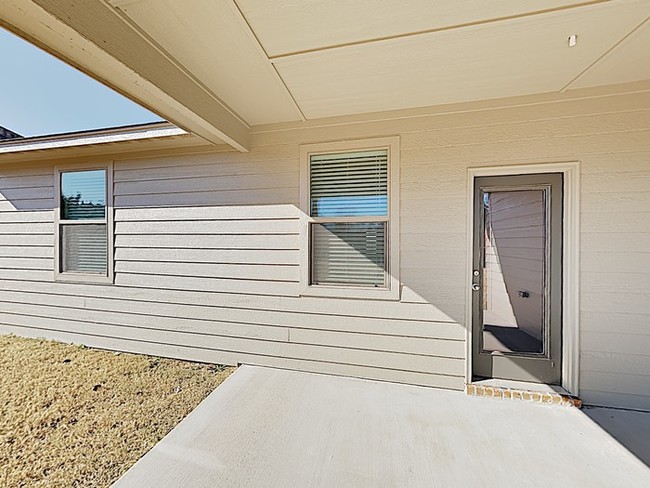 Building Photo - Brand-new one-story home in Savannah Lakes.