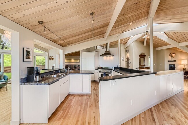 Building Photo - One of a Kind 3 BDR in west Boulder - Live in a Piece of Art