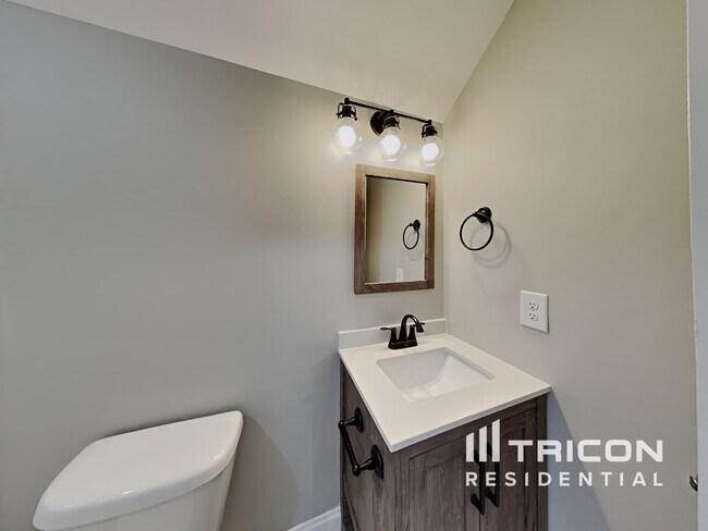 Building Photo - 19 Bloomwood Heights