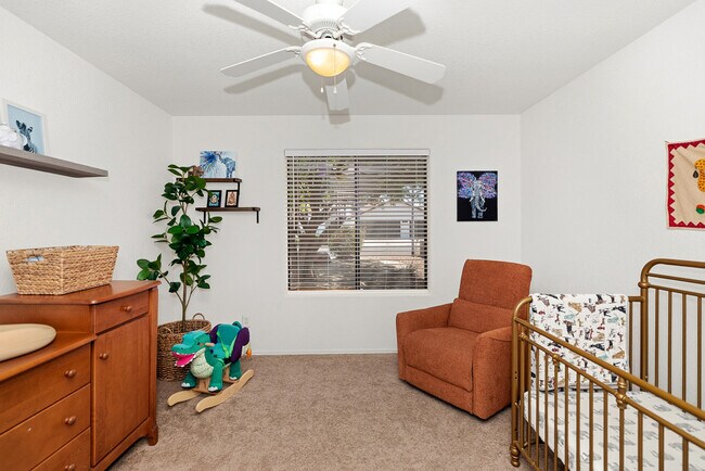 Building Photo - 10213 S Del Rey Dr