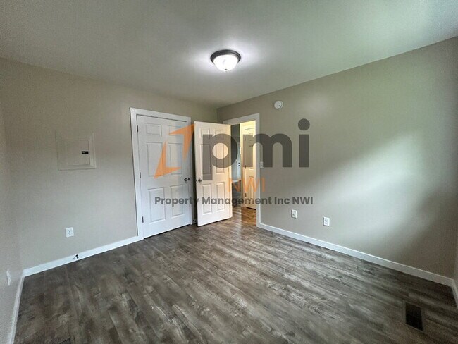 Building Photo - 2908 Oakdale Ave