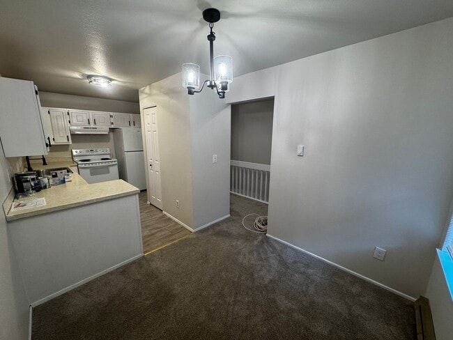 Building Photo - Charming Updated 2-Bed, 2.5-Bath Condo in Bremerton
